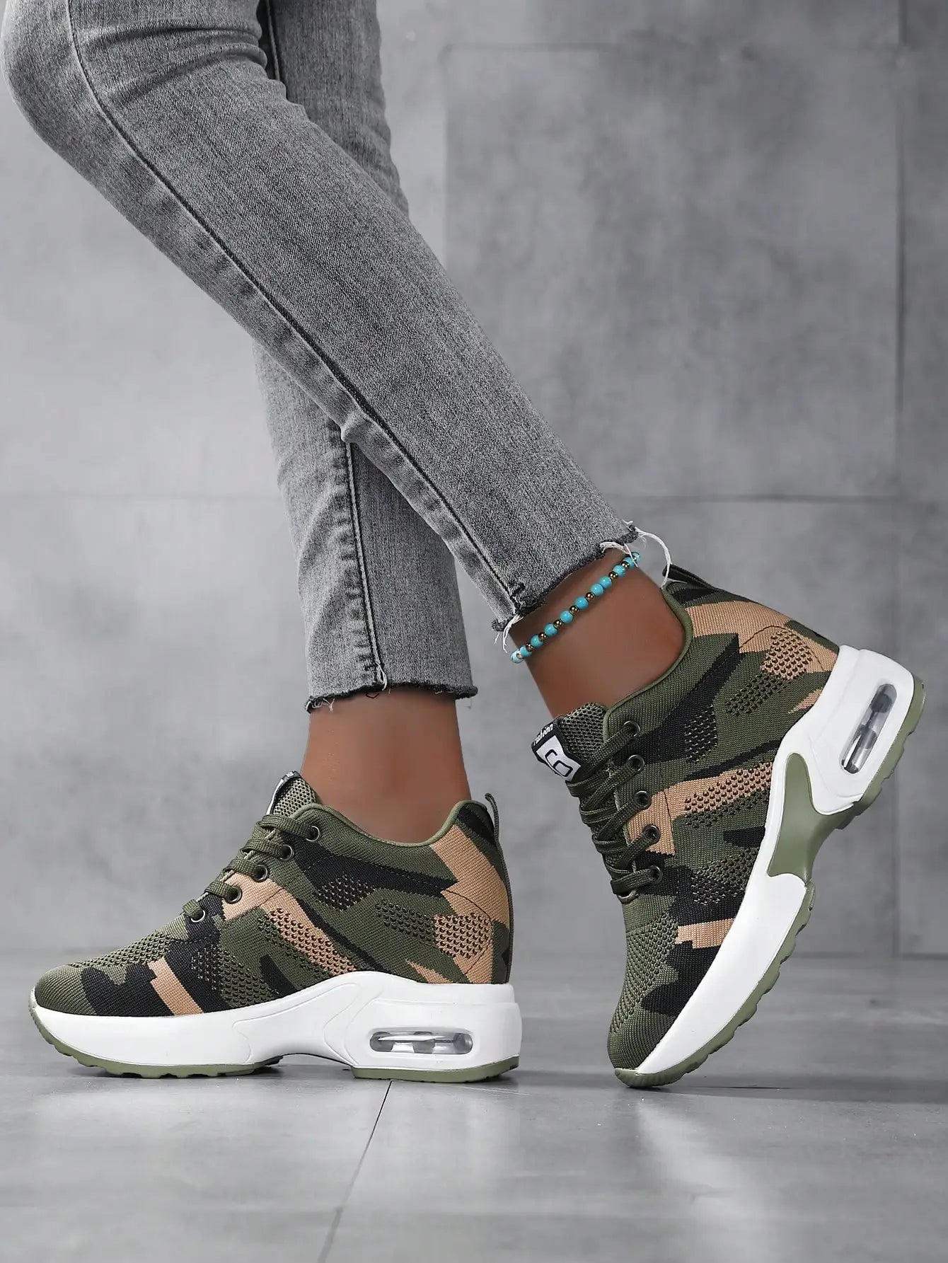 Us Stock Trending Products 2025 New Arrivals Flat Shoes Wedge Shoes for Ladies and Women Sneakers Height Increasing Insoles